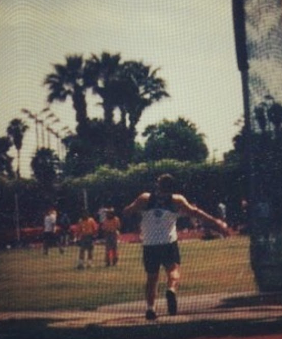 Mike Pellet competing in the discus
